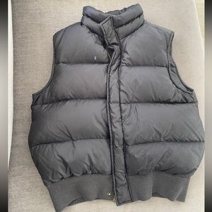 Womens black puffer vest - S